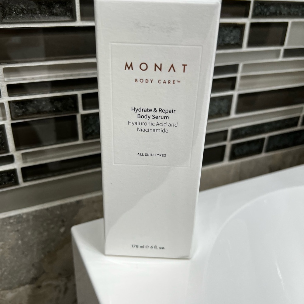 Monat Hydrate & Repair Body Serum - White